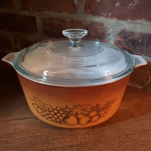 Vintage Glass PYREX Casserole Dish with Lid - Orange 2.5qt